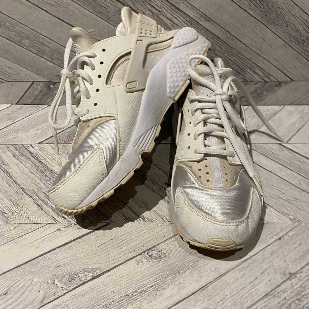 NIKE AIR SNEAKERS COLOR WHITE SIZE 7.5 YOUNG